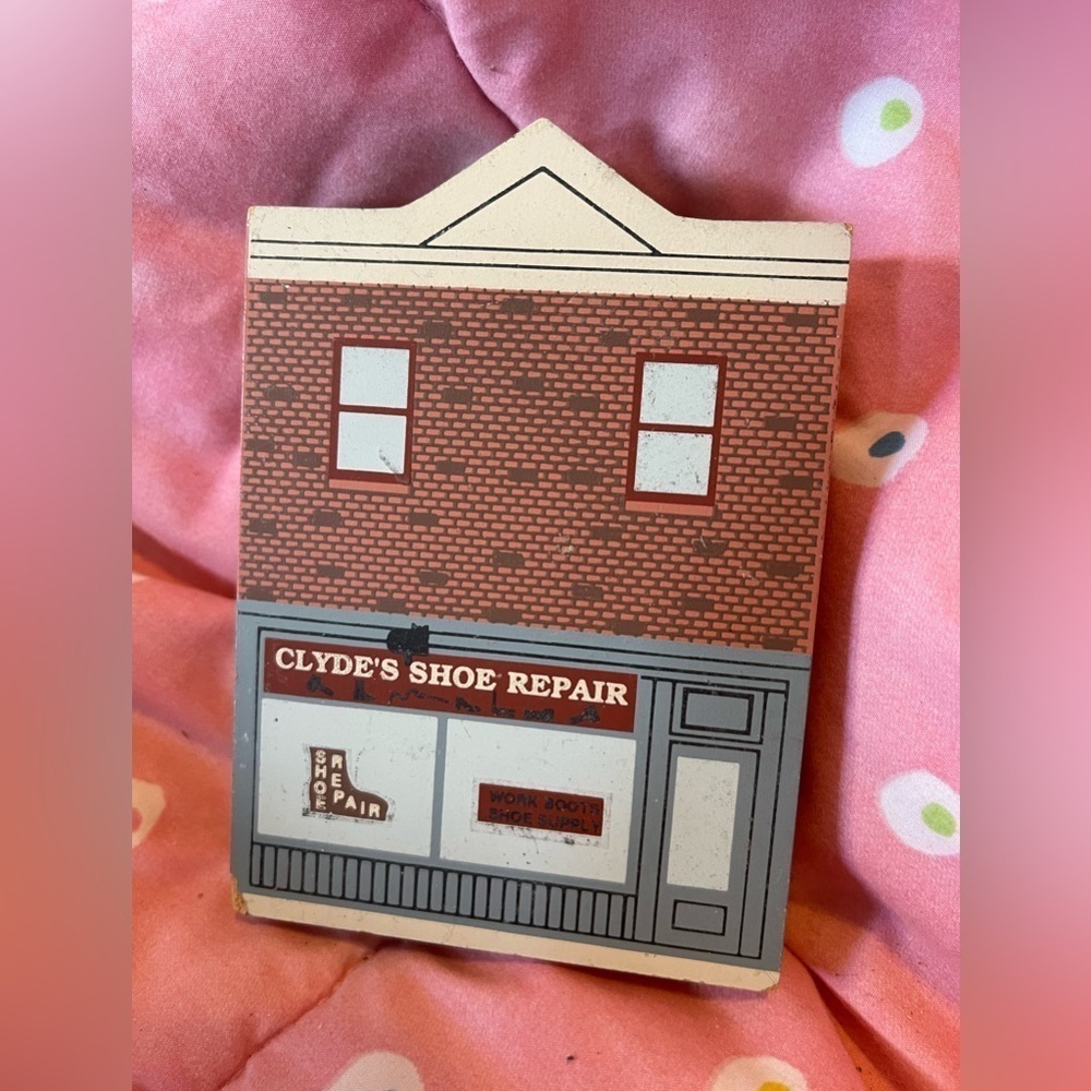 THE CAT'S MEOW - CLYDE'S SHOE REPAIR - ELM CITY SERIES 1994